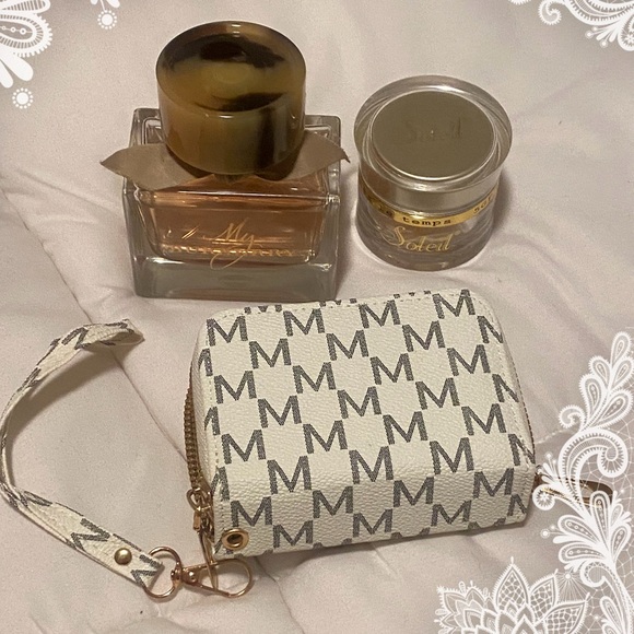 Handbags - Brand new wallet with no tags..